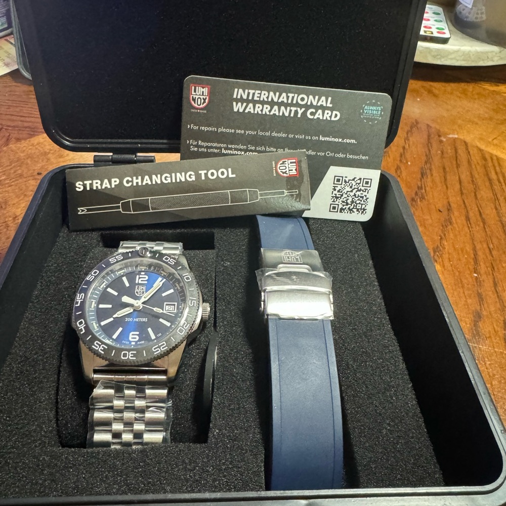 NIB Pacific Diver Ripple Dive Watch, 39 mm